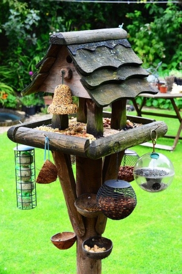 Vogelfutterhaus Die perfekte Futterstelle für heimische Vögel